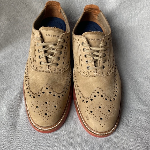 MEN'S DAY WINGTIP OXFORD MEN'S SHOES IN SOFT SAGE / CINNABAR SIZE 7 - Picture 1 of 8